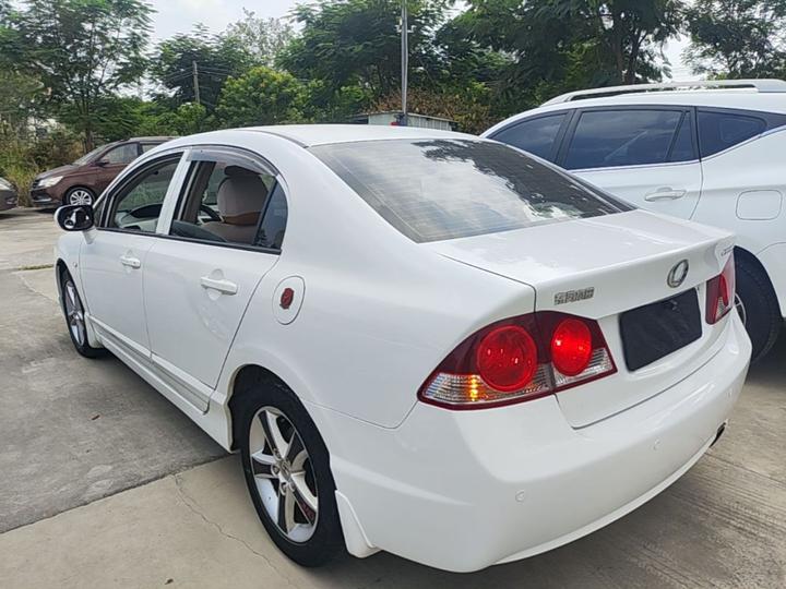 CiiMO 2012 1.8L AT photo 4