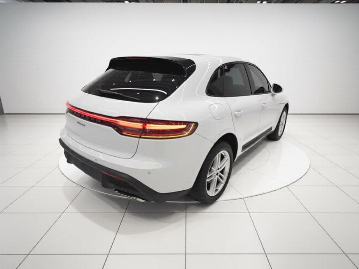 2023 Macan 2.0T photo 4