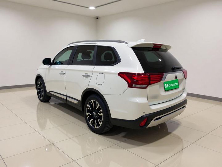 Outlander 2019 2.4L AWD Enjoy 5-Seater China VI photo 4