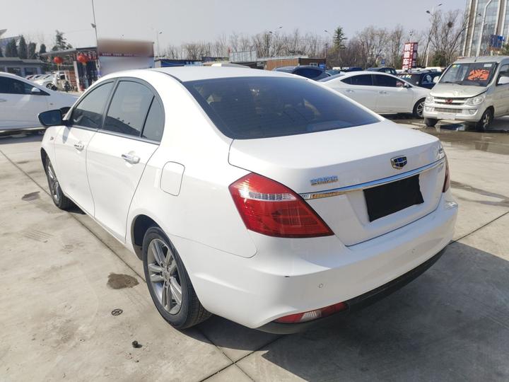 Emgrand 2017 Sedan 1.5L CVT photo 4