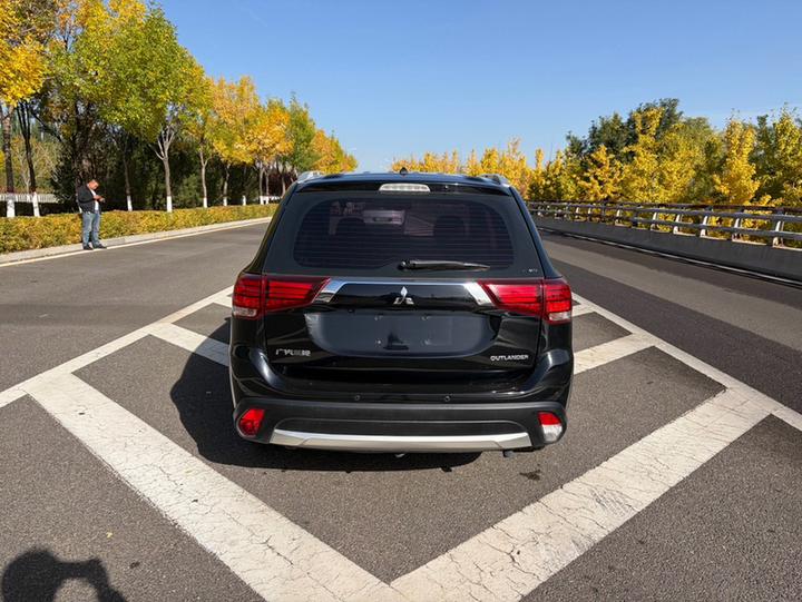 Outlander 2016 2.4L AWD Elite 5-Seater photo 6