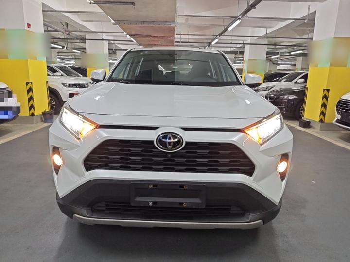 RAV4 2021 2.0L CVT RWD photo 2