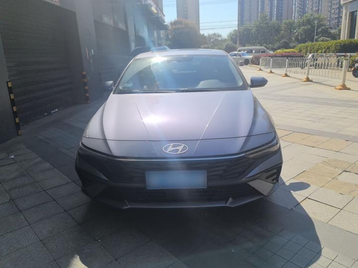 Elantra 2023 1.5L CVT LUX Premium photo 2