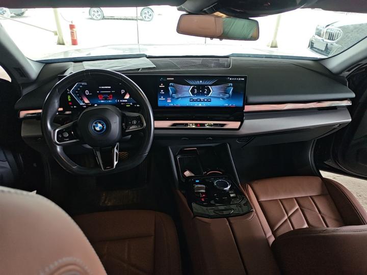 i5 2024 eDrive 35L M Sport Package photo 5
