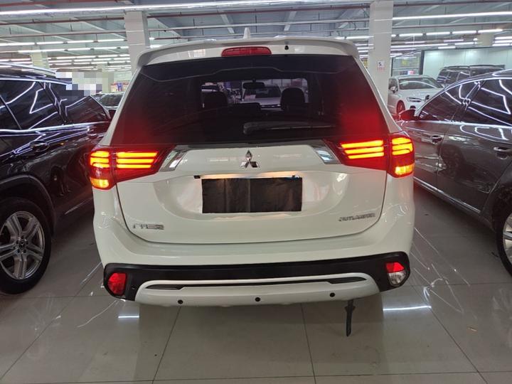 Outlander 2020 2.0L RWD Enjoy 7-Seater photo 3