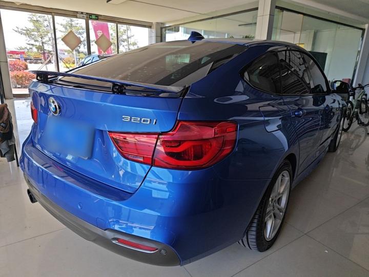 3 SeriesGT 2017 320i M Sport photo 4
