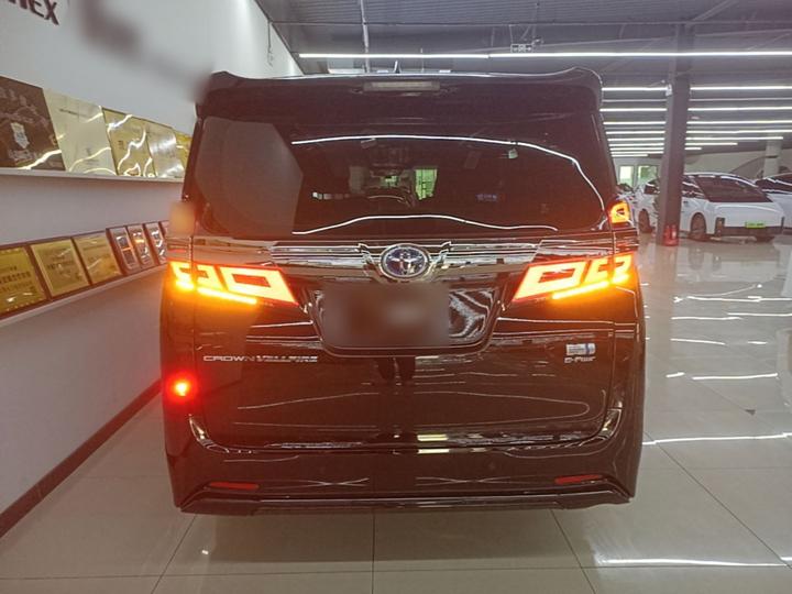 2021 Crown Hybrid 2.5L HV Luxury photo 3