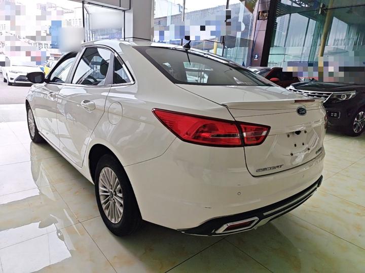 Escort 2017 Facelift 1.5L MT Comfort photo 4