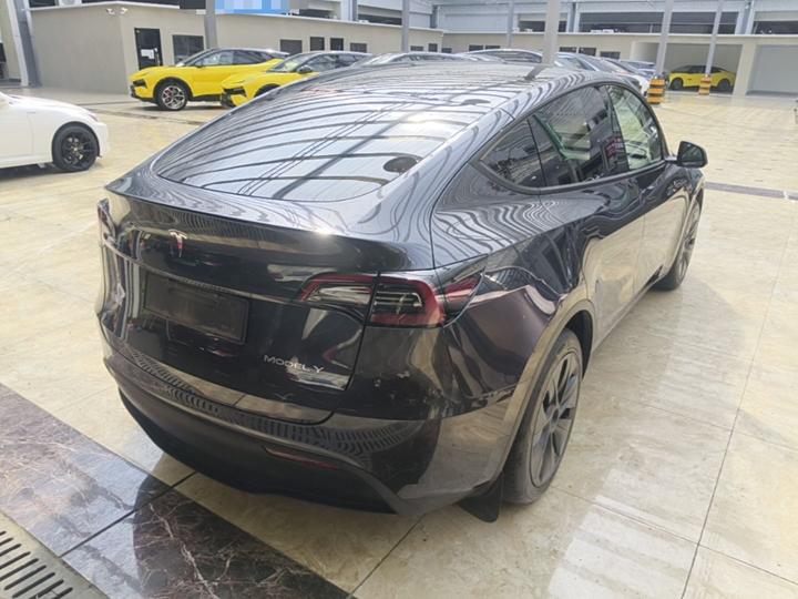 Model Y 2024 RWD photo 4