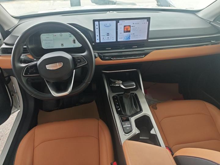 Emgrand 2025 4 1.5L CVT Flagship photo 5