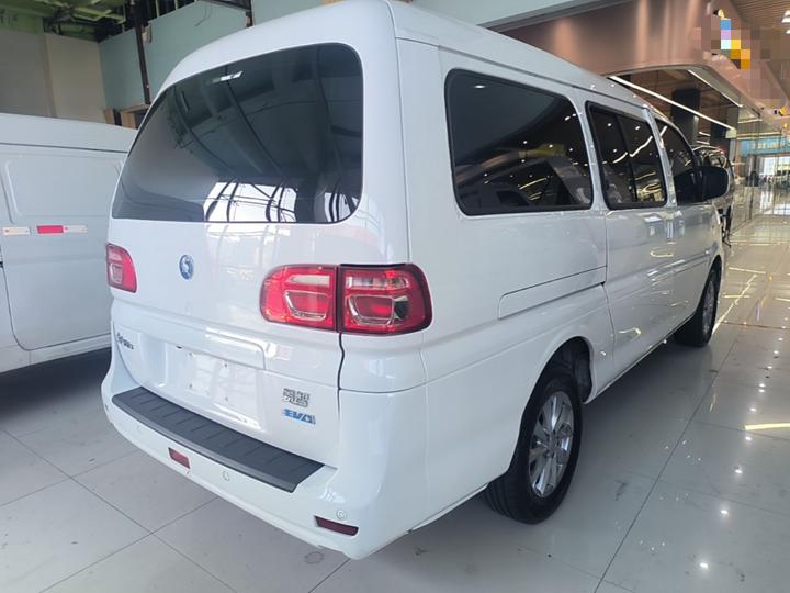 Lingzhi M5EV 2025 410km 7-Seater photo 6