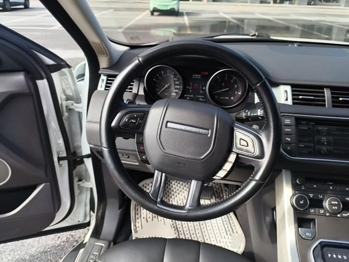 Range Rover Evoque 2015 2.0T 5-Door photo 6