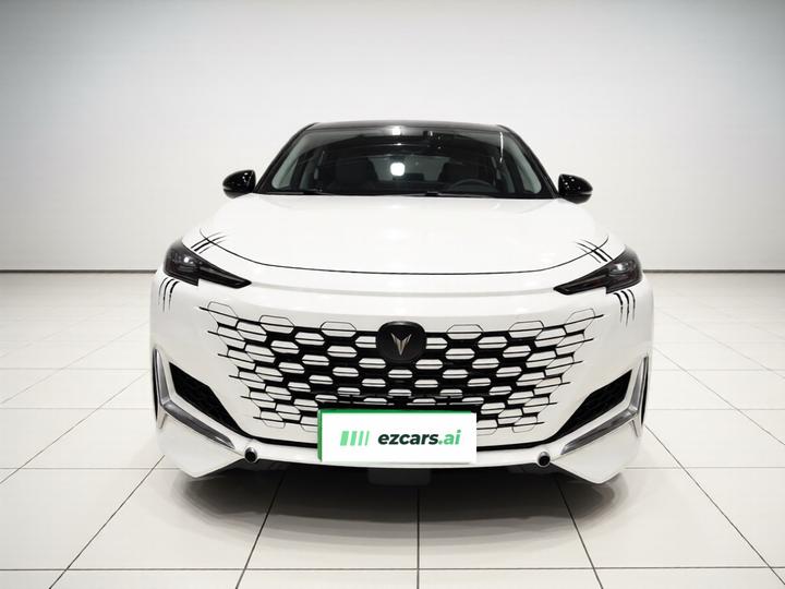 UNI-K 2021 2.0T Luxury photo 2