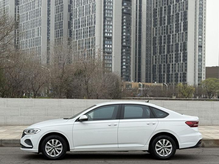 Lavida 2023 1.5L AT photo 4