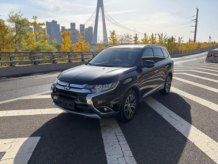 Outlander 2016 2.4L AWD Elite 5-Seater