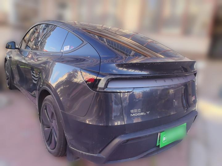 Model Y 2025 RWD Launch Edition photo 4