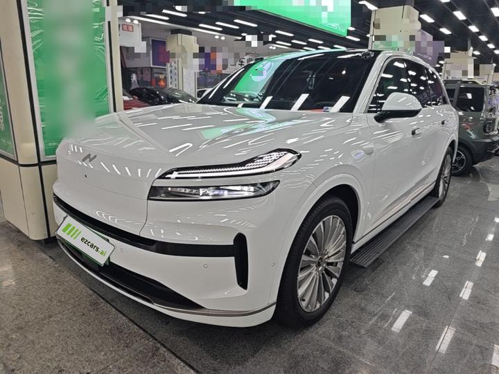 L90 2025 Max 7-Seater 60