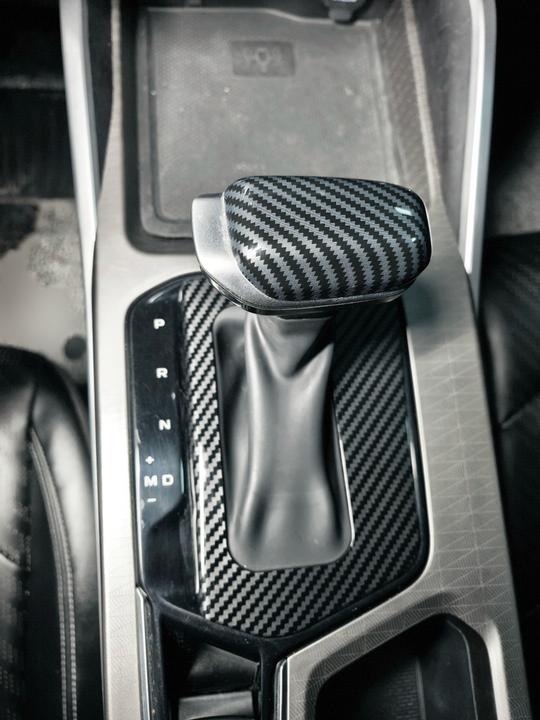 Emgrand 2022 4 1.5L CVT Premium photo 5