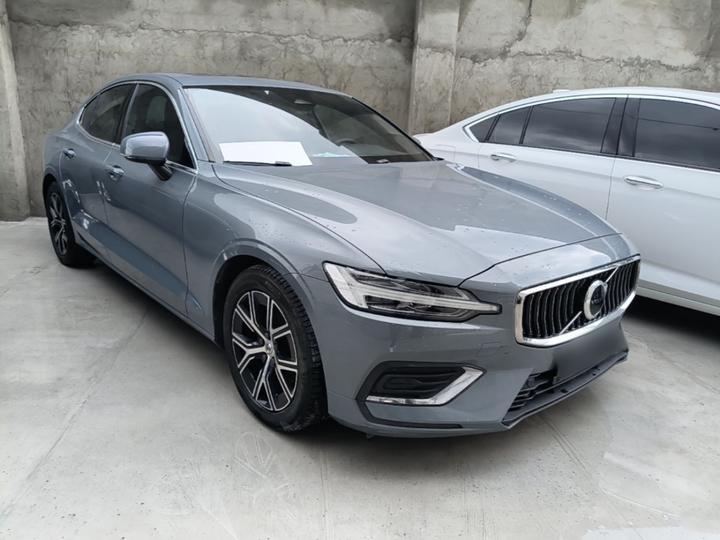 S60 2023 B4 Luxury photo 3