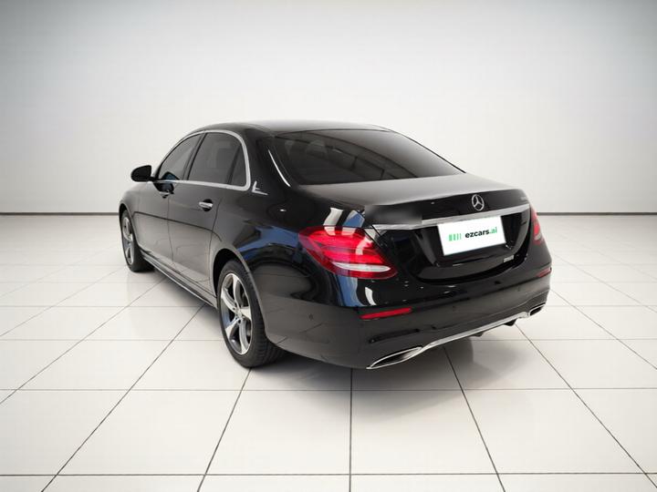 E-Class 2017 E 200 L Sport 4MATIC photo 4