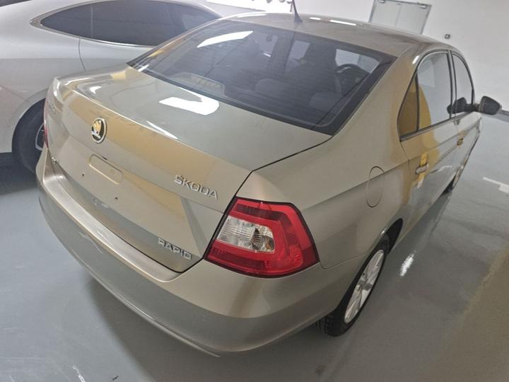 Rapid 2016 1.6L MT photo 4