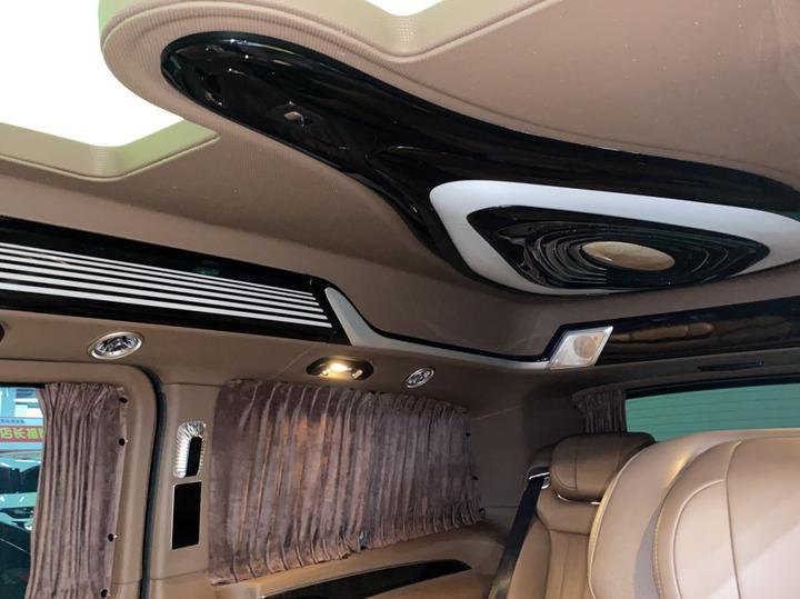 V-Class 2022 V 260 L Long Wheelbase Luxury photo 8