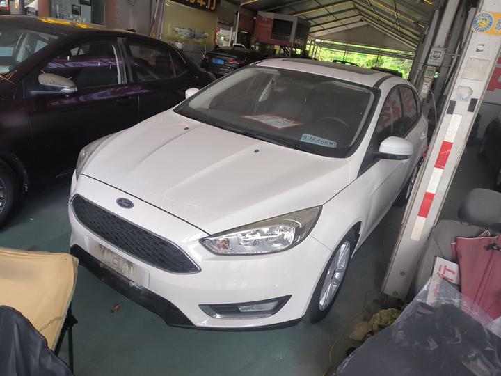 Focus 2017 Hatchback EcoBoost 125 AT Fashion