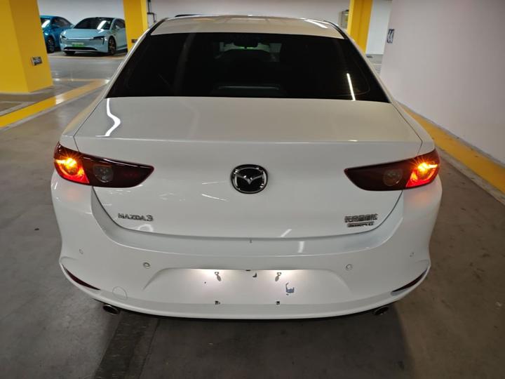 3 Axela 2023 2.0L AT photo 3