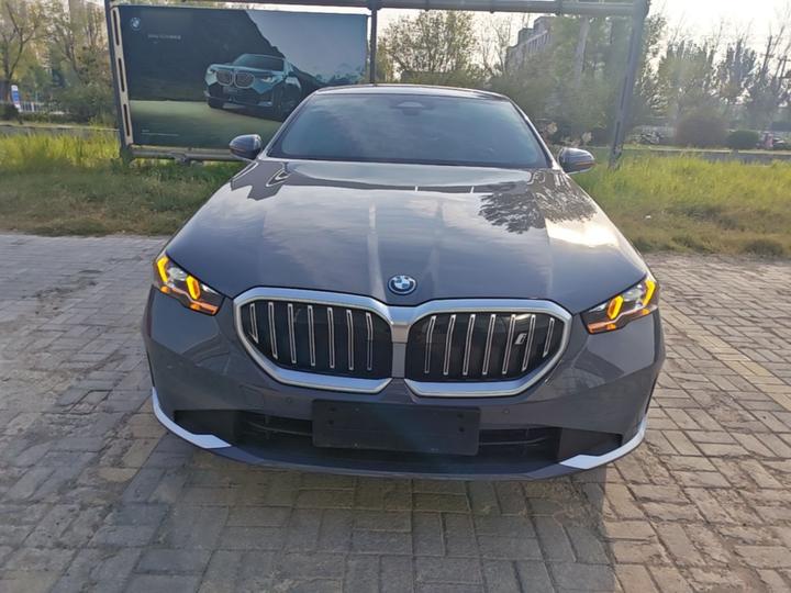 i5 2024 eDrive 35L Exclusive M Sport Package photo 2