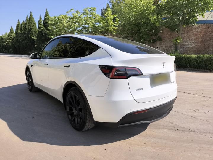 Model Y 2023 RWD photo 4