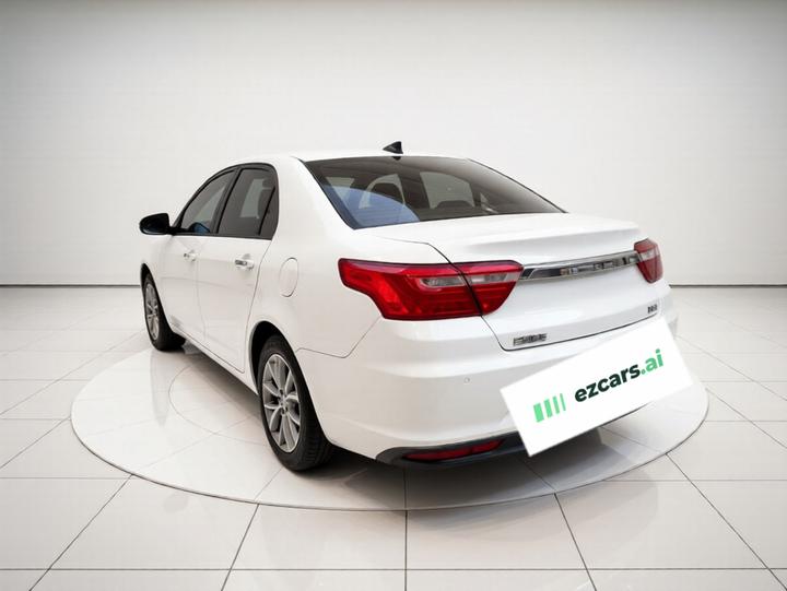 Vision 2018 1.5L AT photo 4