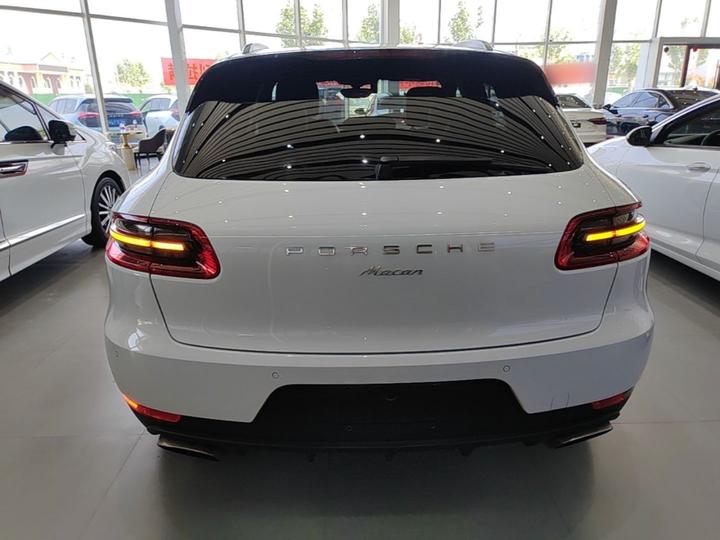 2016 Macan 2.0T photo 3