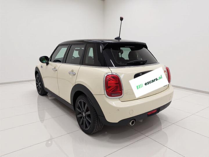 2021 1.5T COOPER 5-Door photo 4