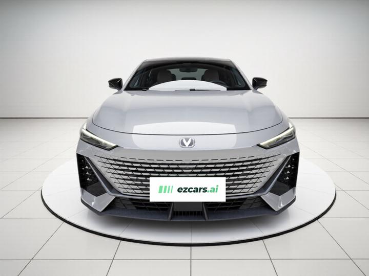 UNI-V 2022 1.5T Premium photo 2