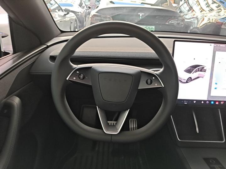 Model Y L 2025 Long Range AWD photo 2