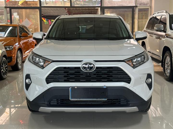 RAV4 2022 2.0L CVT RWD Plus photo 2