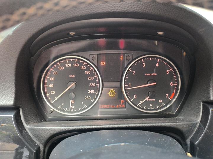 3 Series 2012 318i Leading photo 2