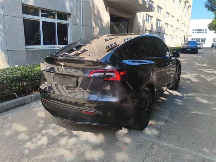 Model Y 2024 RWD photo 4