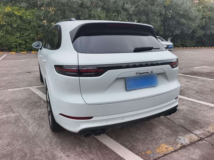 2023 Cayenne S 2.9T Platinum photo 7