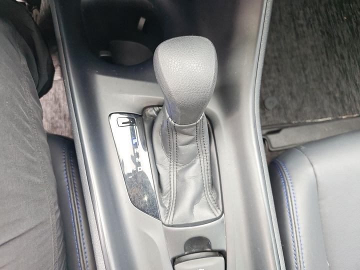 C-HR 2022 2.0L Leading photo 6