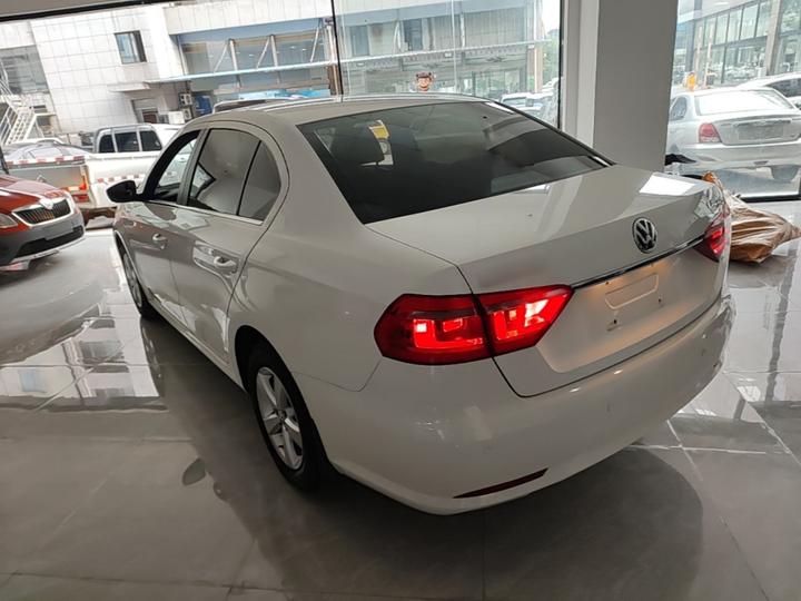 Lavida 2013 Facelift Classic 1.6L MT photo 4