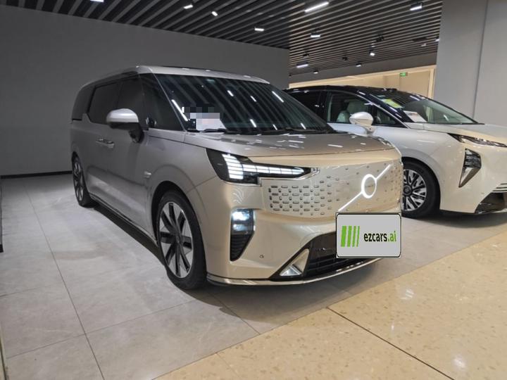 EM90 2025 Ultra 6-Seater photo 3