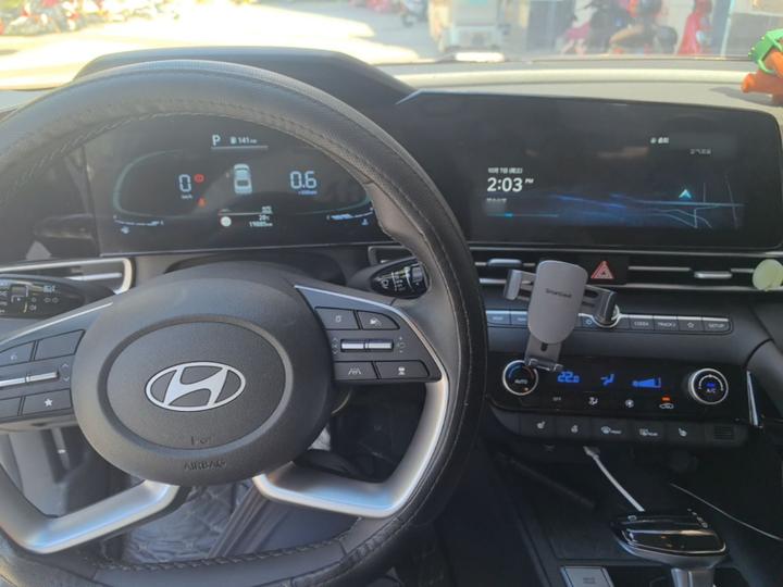 Elantra 2023 1.5L CVT LUX Premium photo 5