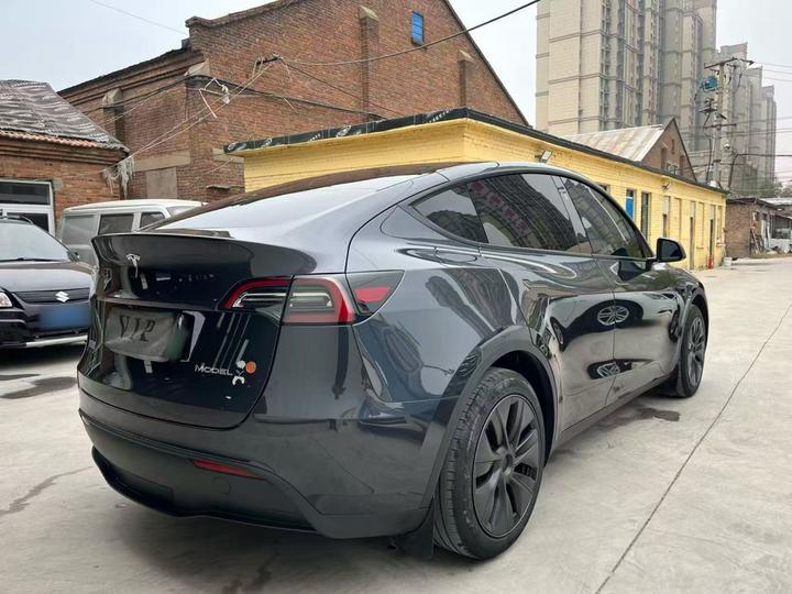 Model Y 2024 RWD photo 6