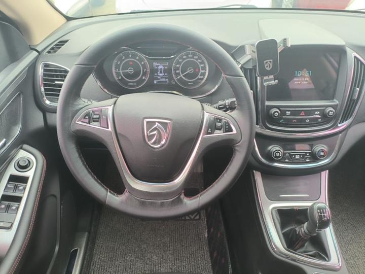 560 2016 1.8L MT Luxury photo 6