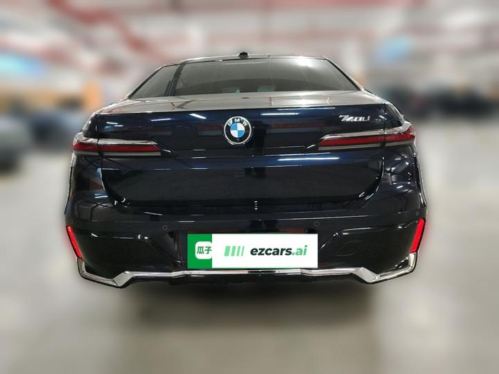 7 Series 2023 735Li M Sport Package photo 5