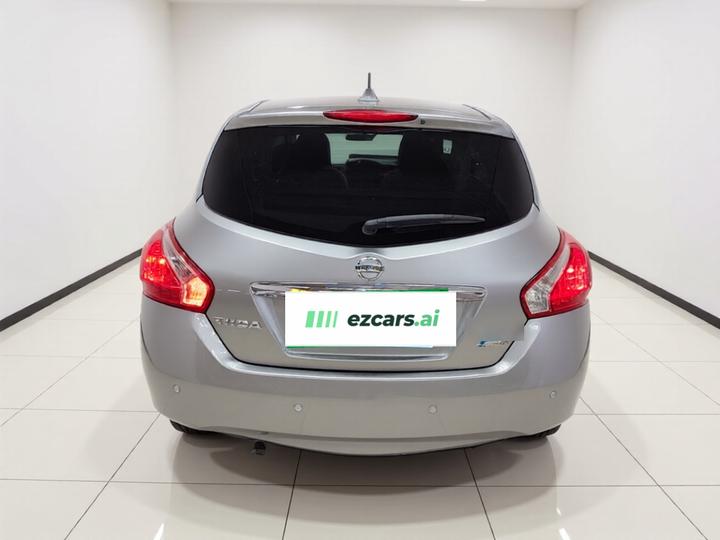 Tiida 2011 1.6L CVT Comfort photo 5