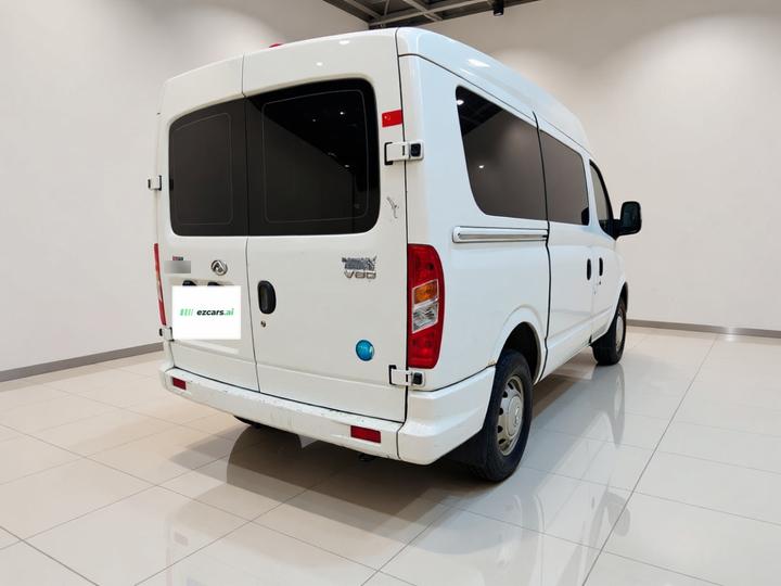MAXUS V80 2021 2.0T MT Classic Short Wheelbase 5/6-Seater photo 6