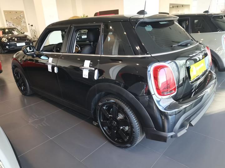 2023 Facelift 1.5T COOPER 5-Door photo 4