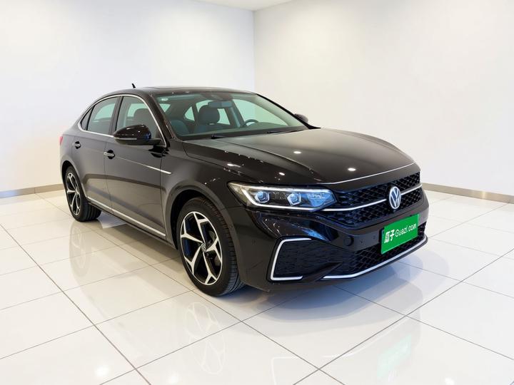 Passat 2023 330TSI Luxury photo 3